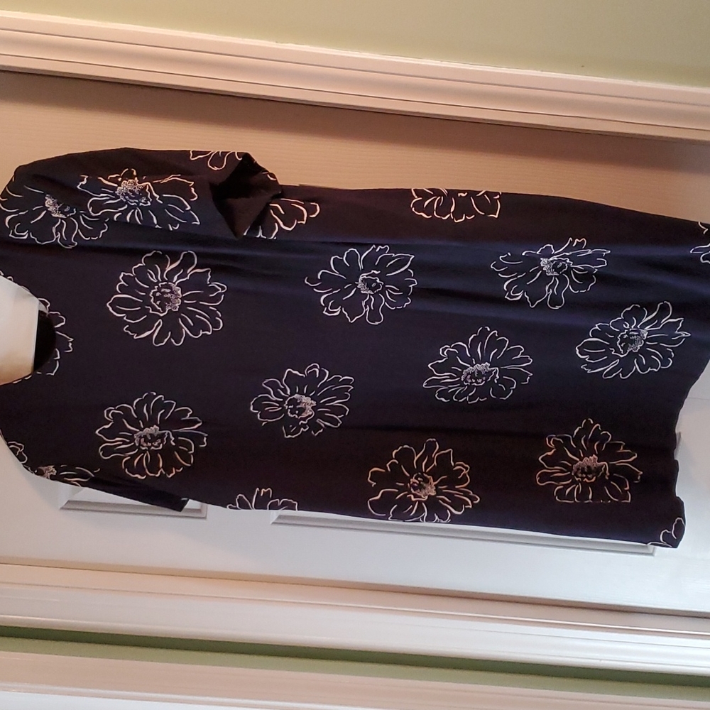 Dress in navy blue w/ white flowers size 20